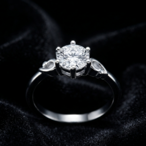 Tavielle silver ring featuring a round brilliant-cut center crystal set flanked by teardrop motifs